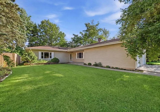 Homes for sale in Sycamore, IL | 1644 Bayberry Ln, Sycamore, IL 60178 | MLS# 12683635