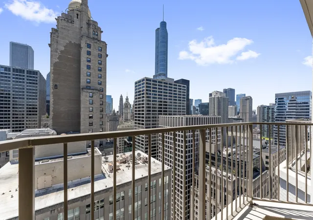 Homes for sale in Chicago, IL | 535 N Michigan Avenue, Chicago, IL 60611 | Houzeo