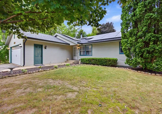 Photo 2 of Single family home for sale at 126 Ne Queensbury Pl, Poplar Grove, IL 61065 | MLS# 12683651 | Listing updated on 2026-09-01