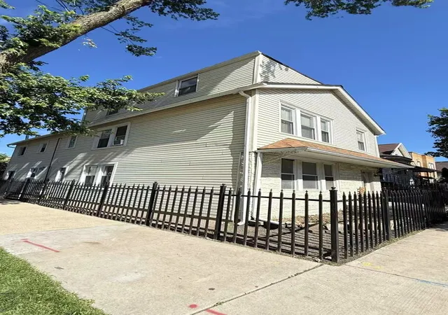 3rd image of 3824 S Sacramento Ave, Chicago, IL 60632 | MLS# 12683708