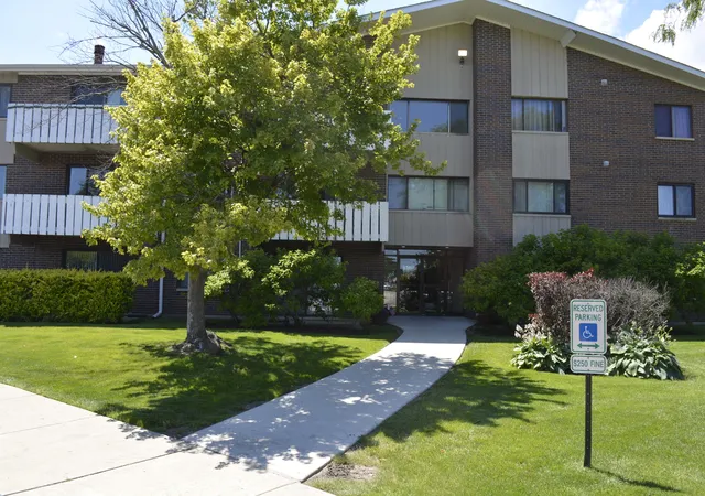 Homes for sale in Palatine, IL | 1000 Bayside Dr #207, Palatine, IL 60074 | MLS# 12683745