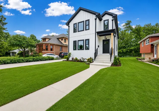 2nd image of 218 N Park Ave, Lombard, IL 60148 | MLS# 12683751