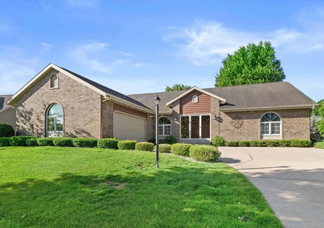 Homes for sale in Kenosha, WI | 3521 13th Pl, Kenosha, WI 53144 | MLS# 12683752