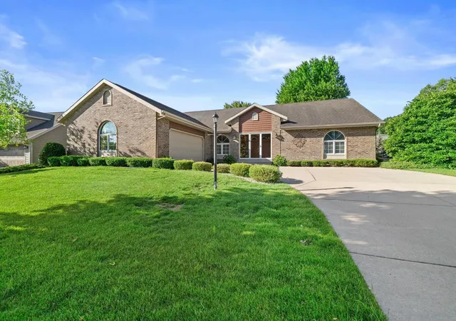 Homes for sale in Kenosha, WI | 3521 13th Pl, Kenosha, WI 53144 | MLS# 12683752