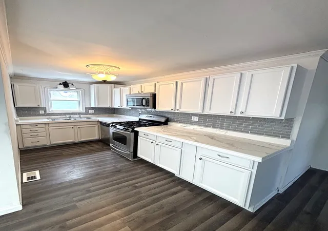 Photo 3 of Single family home for sale at 518 N Hugh St, Plano, IL 60545 | MLS# 12683786 | Listing updated on 2026-08-20