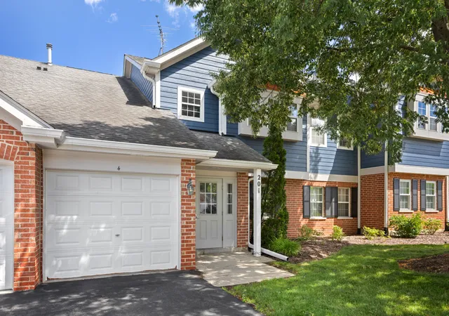 Homes for sale in Schaumburg, IL | 201 Charleston Ct #3, Schaumburg, IL 60193 | MLS# 12683794