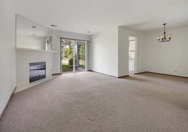 Homes for sale in Schaumburg, IL | 201 Charleston Ct #3, Schaumburg, IL 60193 | MLS# 12683794
