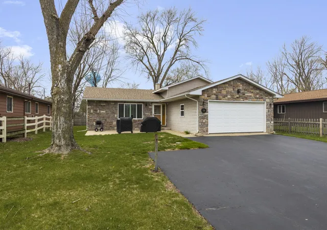 Homes for sale in Ingleside, IL | 218 Mastodon Dr, Ingleside, IL 60041 | MLS# 12683801