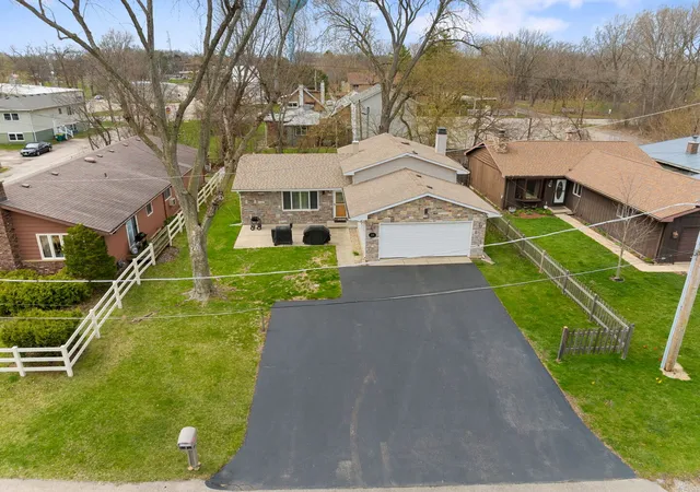 Homes for sale in Ingleside, IL | 218 Mastodon Dr, Ingleside, IL 60041 | MLS# 12683801