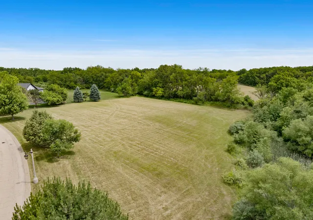 11th image of 18n647 Ridgefield Blvd, Huntley, IL 60142 | MLS# 12683803