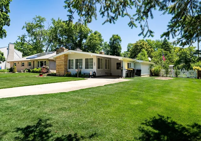 Homes for sale in Normal, IL | 904 N School St, Normal, IL 61761 | MLS# 12683845