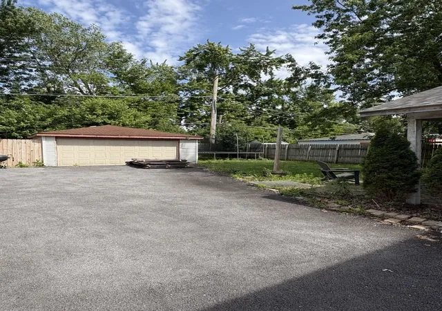 Photo 4 of Single family home for sale at 11555 S Sacramento Dr, Merrionette Park, IL 60803 | MLS# 12683928 | Listing updated on 2026-09-12