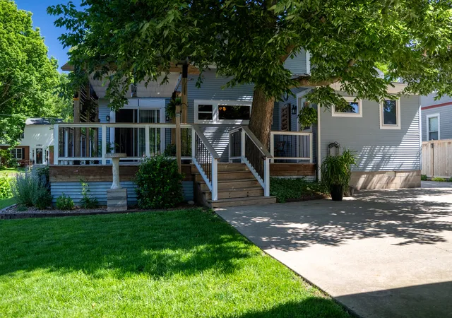 Homes for sale in Bloomington, IL | 1117 E Olive St, Bloomington, IL 61701 | MLS# 12683937