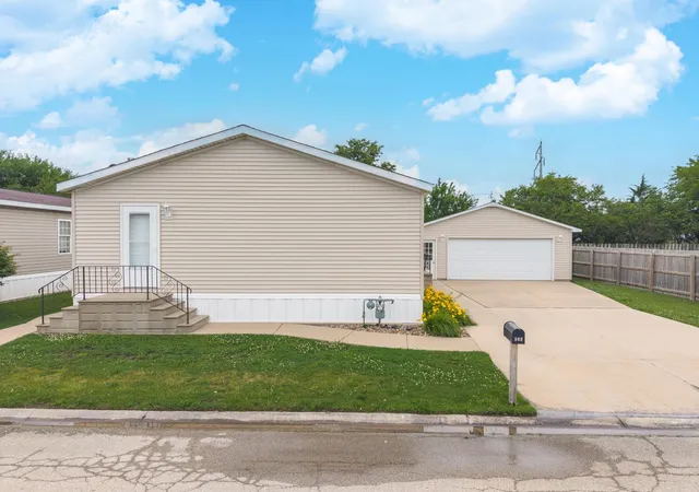 Homes for sale in Chenoa, IL | 501 Michael Ln, Chenoa, IL 61726 | MLS# 12683950