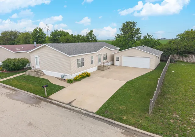 Homes for sale in Chenoa, IL | 501 Michael Ln, Chenoa, IL 61726 | MLS# 12683950
