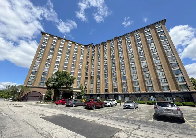 Homes for sale in Palatine, IL | 1 Renaissance Pl #617, Palatine, IL 60067 | MLS# 12683954
