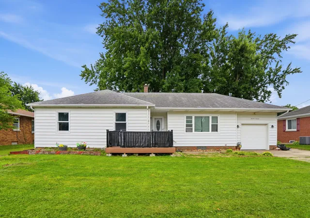 Homes for sale in East Moline, IL | 1414 23rd Ave, East Moline, IL 61244 | MLS# 12683983