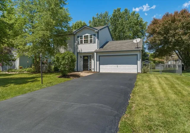 Homes for sale in Island Lake, IL | 4709 Southhampton Dr, Island Lake, IL 60042 | MLS# 12683989