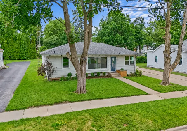 Homes for sale in Belvidere, IL | 401 W Madison St, Belvidere, IL 61008 | MLS# 12684018