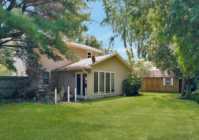 Photo 2 of Single family home for sale at 2305 Whitson Cir, Urbana, IL 61801 | MLS# 12684033 | Listing updated on 2026-09-07