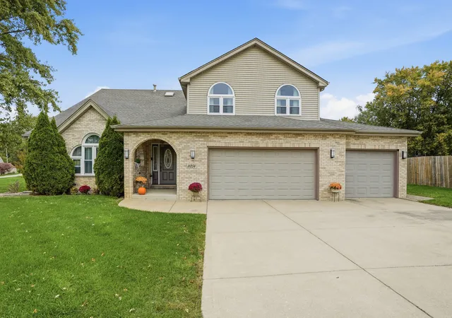 Homes for sale in Mokena, IL | 11254 192nd St, Mokena, IL 60448 | MLS# 12684051