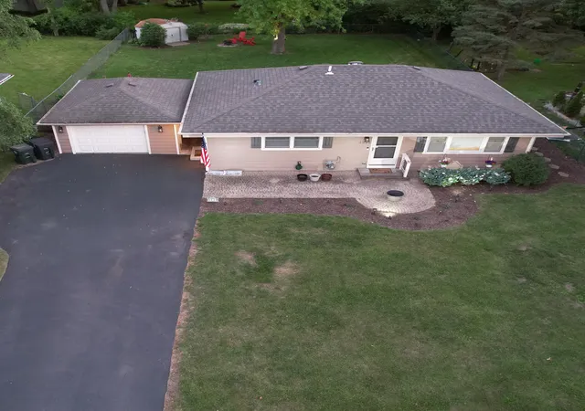 Homes for sale in Lindenhurst, IL | 1911 Hazelwood Dr, Lindenhurst, IL 60046 | MLS# 12684072