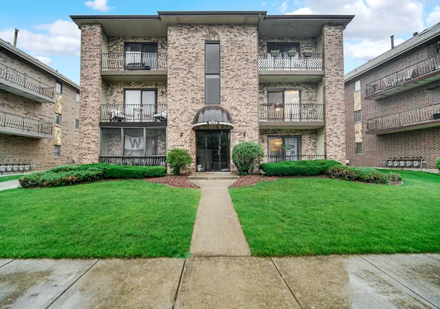 2nd image of 16724 Paxton Ave #2N, Tinley Park, IL 60477 | MLS# 12684073