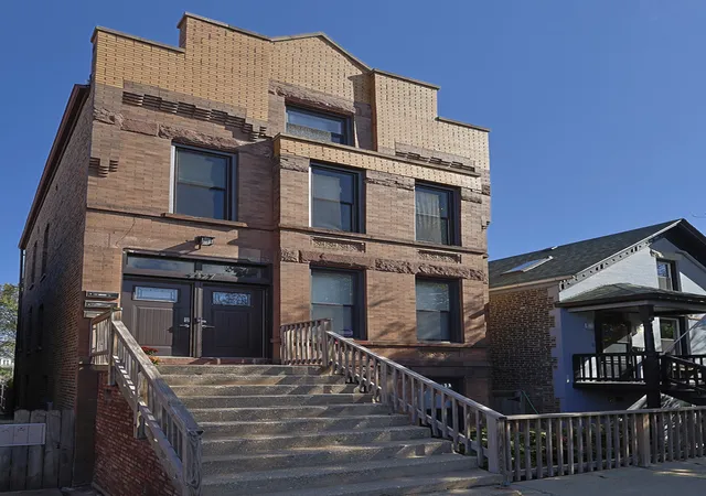 Homes for sale in Chicago, IL | 2127 N Winchester Ave, Chicago, IL 60614 | MLS# 12684082