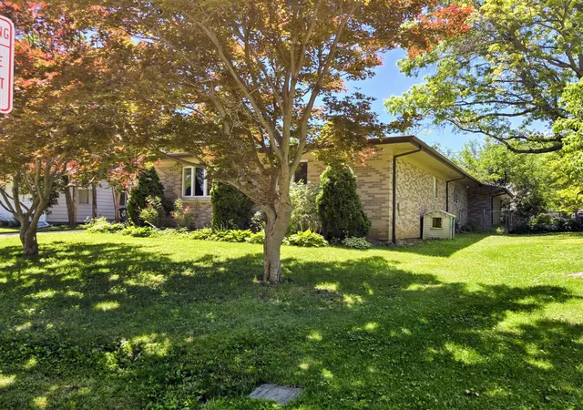 Homes for sale in Urbana, IL | 909 E Burkwood Dr, Urbana, IL 61801 | MLS# 12684148