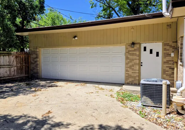 Homes for sale in Urbana, IL | 909 E Burkwood Dr, Urbana, IL 61801 | MLS# 12684148