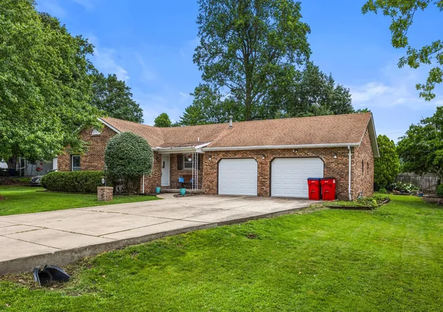 Homes for sale in Mahomet, IL | 108 N Turner Dr, Mahomet, IL 61853 | MLS# 12684204