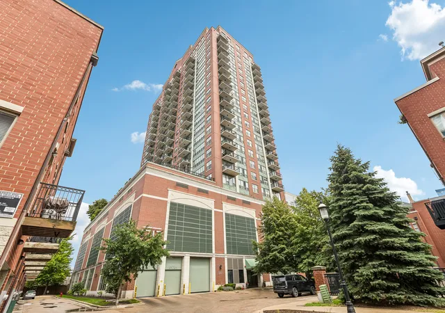 Listing Photo 1 - Condo for sale in building located at 1717 S Prairie Ave, Chicago, IL 60616 - Unit #2206