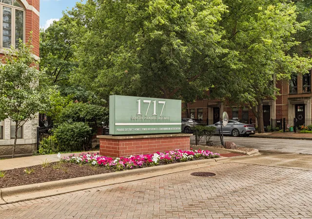 Listing Photo 2 - Condo for sale in building located at 1717 S Prairie Ave, Chicago, IL 60616 - Unit #2206