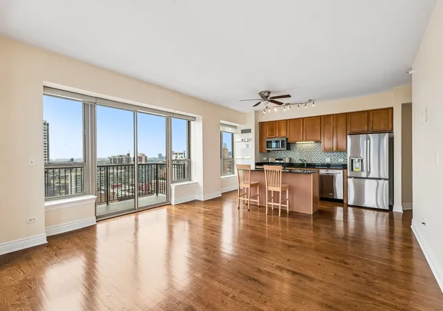 Listing Photo 5 - Condo for sale in building located at 1717 S Prairie Ave, Chicago, IL 60616 - Unit #2206