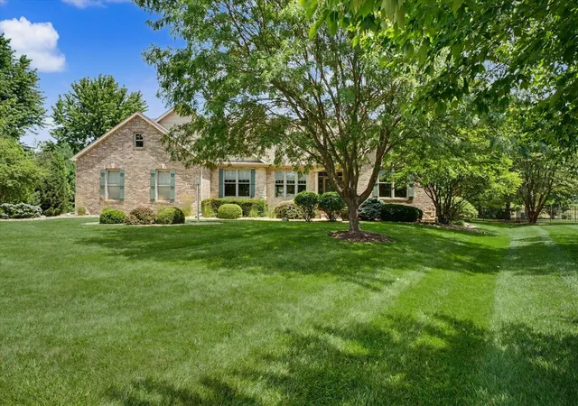 Photo 3 of Single family home for sale at 4714 Chestnut Grv Dr, Champaign, IL 61822 | MLS# 12684232 | Listing updated on 2026-10-07