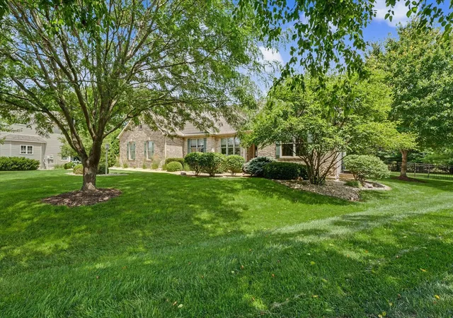 Photo 4 of Single family home for sale at 4714 Chestnut Grv Dr, Champaign, IL 61822 | MLS# 12684232 | Listing updated on 2026-10-07