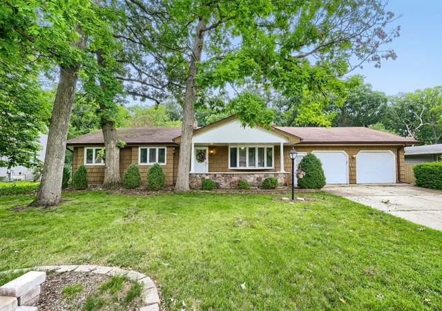 1st image of 823 Greenwood Ave, Carpentersville, IL 60110 | MLS# 12684282