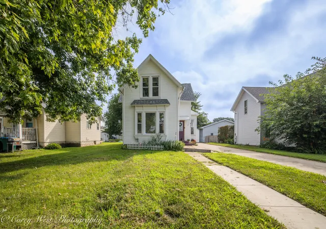 Homes for sale in Rock Falls, IL | 511 3rd Ave, Rock Falls, IL 61071 | MLS# 12684310