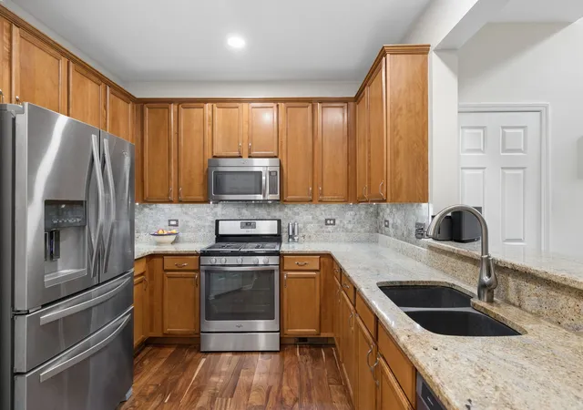 4th image of 1039 Silver Hill Cir, Joliet, IL 60432 | MLS# 12684370