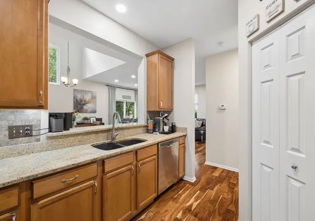 5th image of 1039 Silver Hill Cir, Joliet, IL 60432 | MLS# 12684370