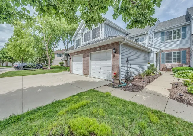 Homes for sale in Schaumburg, IL | 249 Sierra Pass Dr, Schaumburg, IL 60194 | MLS# 12684432