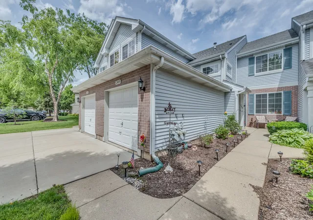 Homes for sale in Schaumburg, IL | 249 Sierra Pass Dr, Schaumburg, IL 60194 | MLS# 12684432