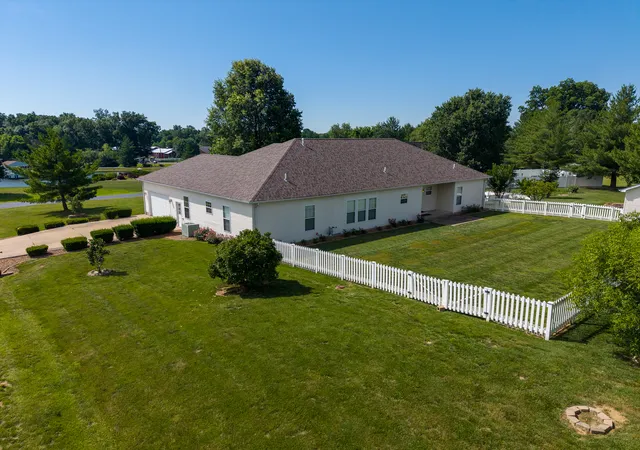 Homes for sale in Mt Vernon, IL | 14205 N Mcraven Ln, Mt Vernon, IL 62864 | MLS# 12684437