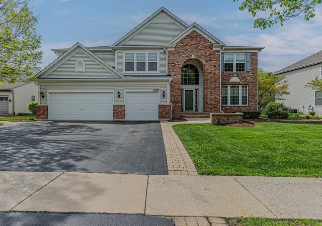 2nd image of 1575 Mcclellan Dr, Lindenhurst, IL 60046 | MLS# 12684445