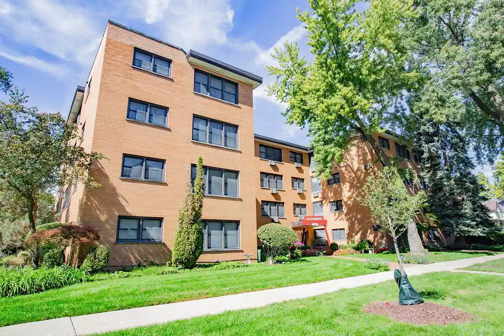 Listing Photo 1 - Condo for sale in 500 Washington Blvd located at 500 Washington Blvd, Oak Park, IL 60302 - Unit #206