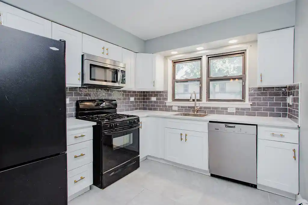 Listing Photo 2 - Condo for sale in 500 Washington Blvd located at 500 Washington Blvd, Oak Park, IL 60302 - Unit #206