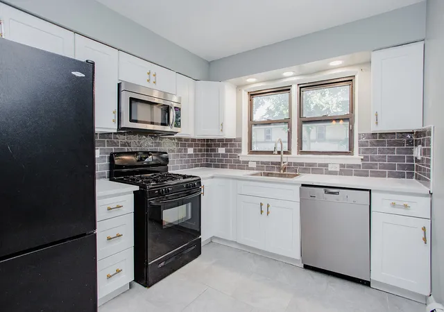 Listing Photo 2 - Condo for sale in building located at 500 Washington Blvd, Oak Park, IL 60302 - Unit #206