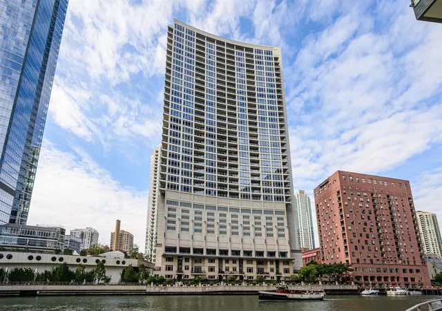 Homes for sale in Chicago, IL | 333 N Canal St #3604, Chicago, IL 60606 | MLS# 12684476