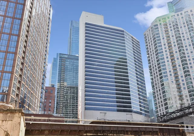 Homes for sale in Chicago, IL | 333 N Canal St #3604, Chicago, IL 60606 | MLS# 12684476