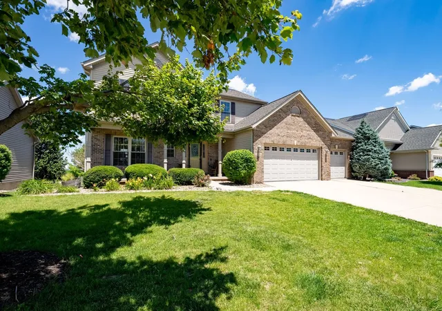 Homes for sale in Bloomington, IL | 3914 Brookline Ln, Bloomington, IL 61705 | MLS# 12684496